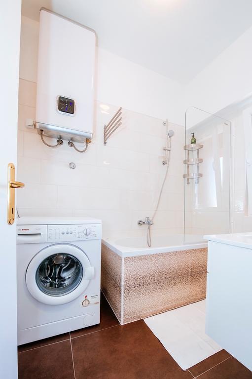Golden Bridge Apartment With Private Parking زادار الغرفة الصورة