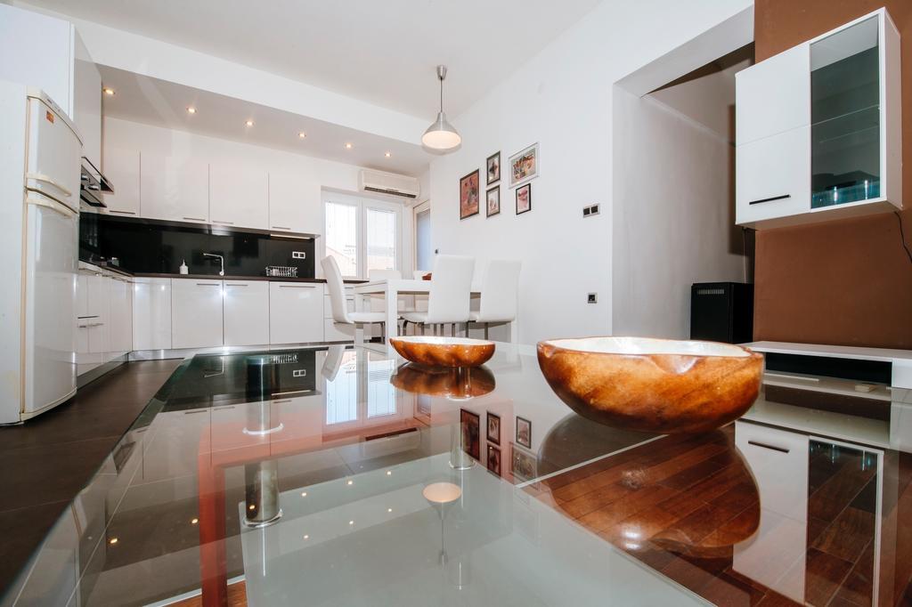 Golden Bridge Apartment With Private Parking زادار الغرفة الصورة